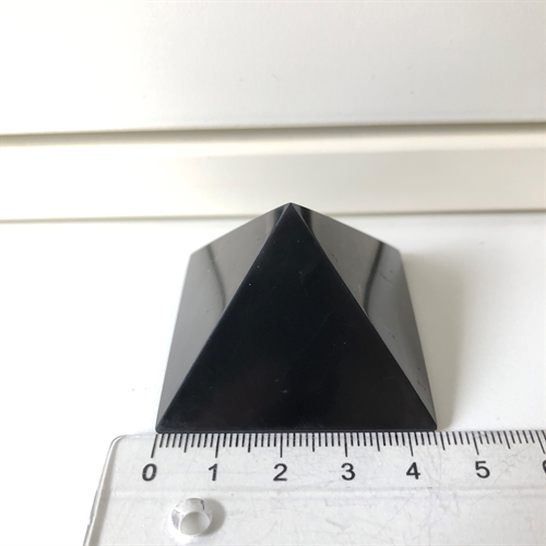 Shungit Pyramide 4 x 4 cm 